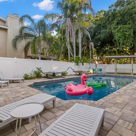 Pickleball~ Pool~ Game Room~ 5 Min To Beach